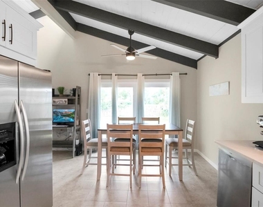 5824 Wildwood Avenue - Photo Thumbnail 38
