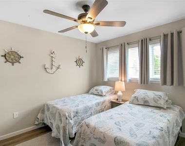 5824 Wildwood Avenue - Photo Thumbnail 23