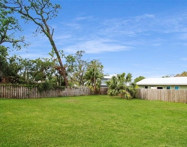 5824 Wildwood Avenue - Photo Thumbnail 42
