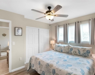 5824 Wildwood Avenue - Photo Thumbnail 17