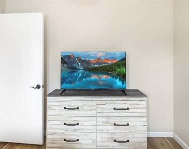 5824 Wildwood Avenue - Photo Thumbnail 26