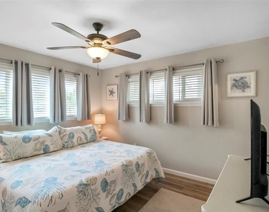 5824 Wildwood Avenue - Photo Thumbnail 15