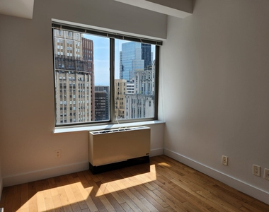 Wall Street - Photo Thumbnail 1