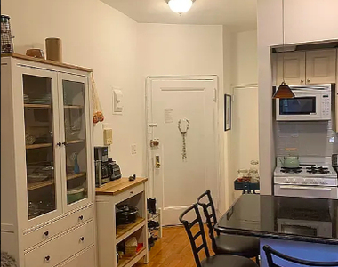 423 East 83rd Street - Photo Thumbnail 2