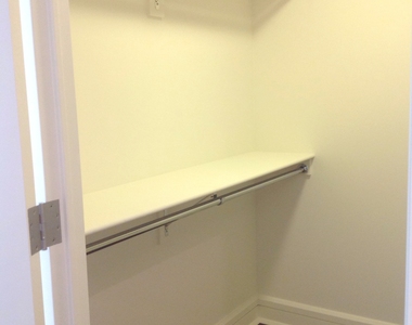 60 Riverside Boulevard - Photo Thumbnail 7