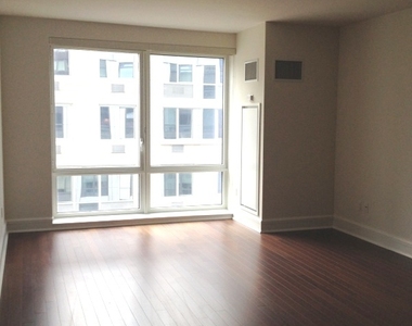 60 Riverside Boulevard - Photo Thumbnail 2
