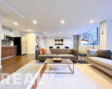 E 2nd Street - Photo Thumbnail 9