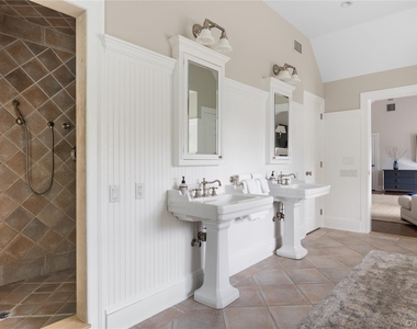 327 Georgica Road - Photo Thumbnail 17