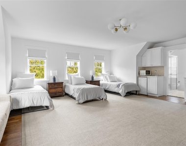 327 Georgica Road - Photo Thumbnail 29