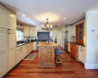 1913 Hill Street - Photo Thumbnail 10