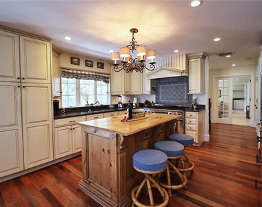 1913 Hill Street - Photo Thumbnail 11