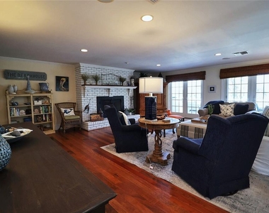 1913 Hill Street - Photo Thumbnail 5