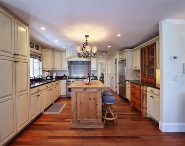 1913 Hill Street - Photo Thumbnail 12