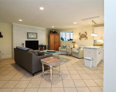 1913 Hill Street - Photo Thumbnail 4