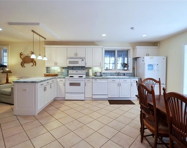 1913 Hill Street - Photo Thumbnail 5