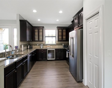 5336 Vaccaro Court - Photo Thumbnail 12