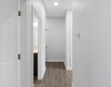 5336 Vaccaro Court - Photo Thumbnail 20