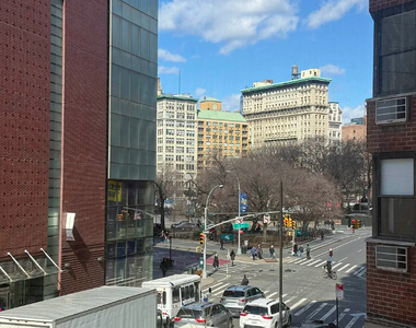 4th Avenue - Photo Thumbnail 7