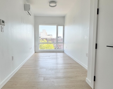 333 Linden Boulevard - Photo Thumbnail 7
