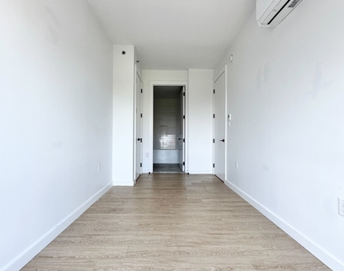 333 Linden Boulevard - Photo Thumbnail 8