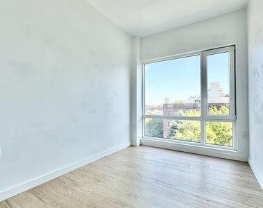 333 Linden Boulevard - Photo Thumbnail 4