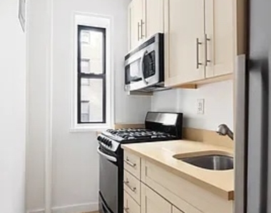 107 University Place - Photo Thumbnail 3