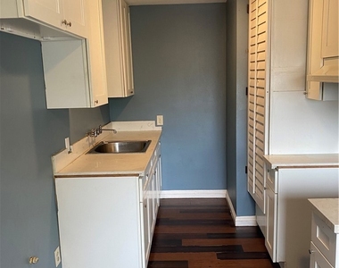 7055 S La Cienega Boulevard - Photo Thumbnail 2