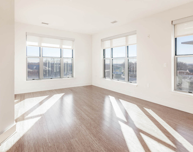 2209 Pershing Drive - Photo Thumbnail 9