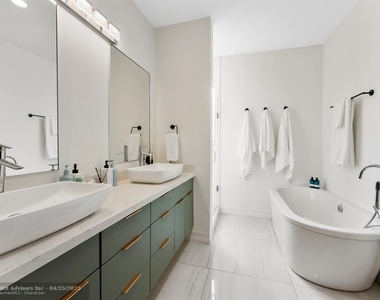 835 Ne 17th Ter - Photo Thumbnail 18