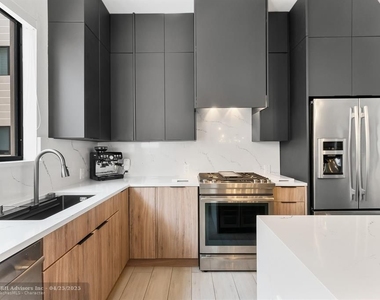 835 Ne 17th Ter - Photo Thumbnail 11