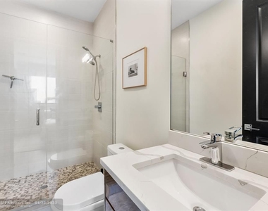 835 Ne 17th Ter - Photo Thumbnail 15