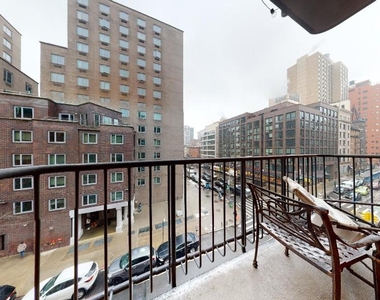 East 12th Street - Photo Thumbnail 4