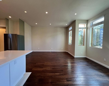 317 Cortland Ave - Photo Thumbnail 2