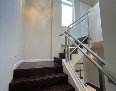 317 Cortland Ave - Photo Thumbnail 12