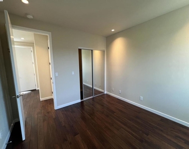 317 Cortland Ave - Photo Thumbnail 14