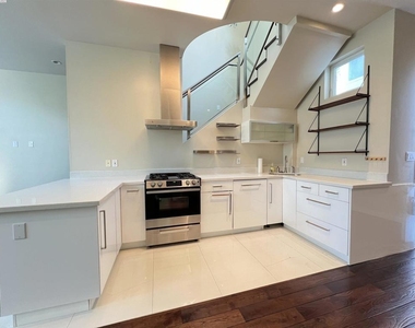 317 Cortland Ave - Photo Thumbnail 8