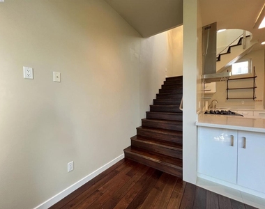 317 Cortland Ave - Photo Thumbnail 11