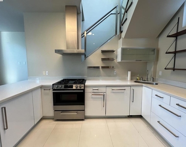317 Cortland Ave - Photo Thumbnail 9