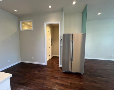 317 Cortland Ave - Photo Thumbnail 6