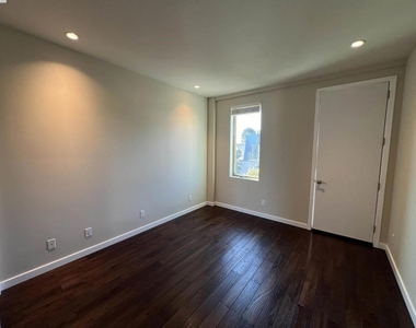 317 Cortland Ave - Photo Thumbnail 13