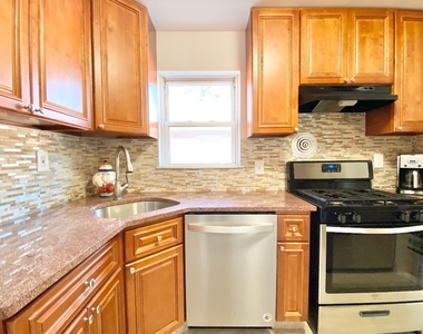 70-69 Walnut Street - Photo Thumbnail 6