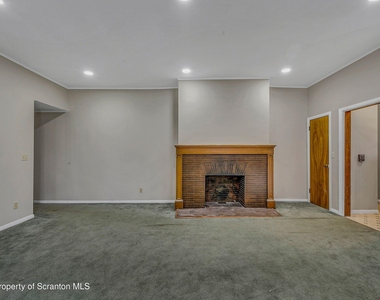 637 Monroe Avenue - Photo Thumbnail 7