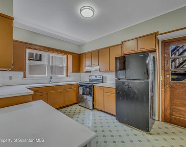 637 Monroe Avenue - Photo Thumbnail 4