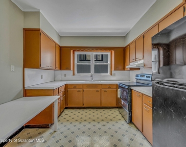 637 Monroe Avenue - Photo Thumbnail 2