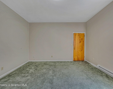 637 Monroe Avenue - Photo Thumbnail 9