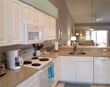8951 Veranda Way - Photo Thumbnail 9