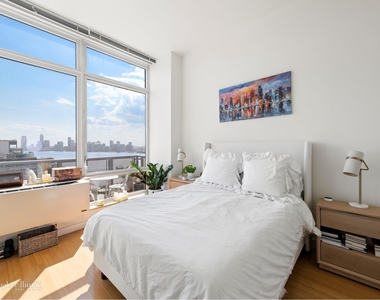 450 W 17th St - Photo Thumbnail 3