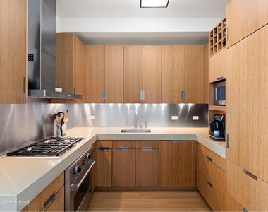 450 W 17th St - Photo Thumbnail 2
