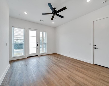 1601-320 Mustang Drive - Photo Thumbnail 3