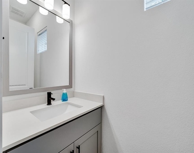 1601-320 Mustang Drive - Photo Thumbnail 11